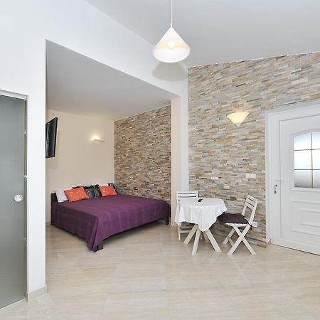 Apartments Dominique Нін Екстер'єр фото