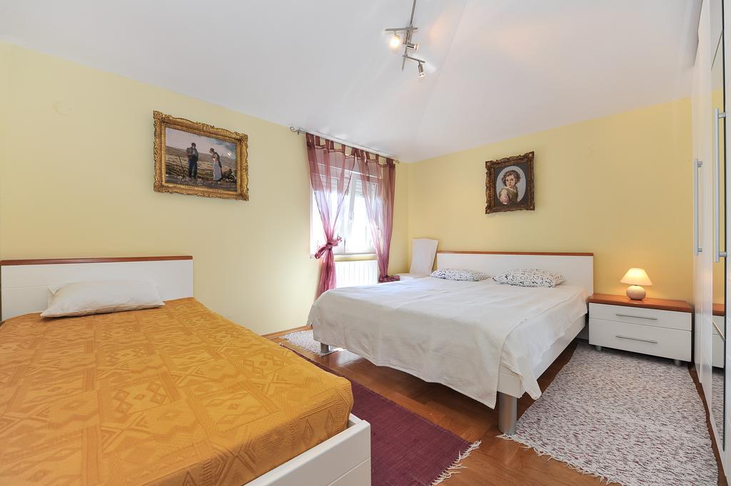Apartments Dominique Нін Екстер'єр фото