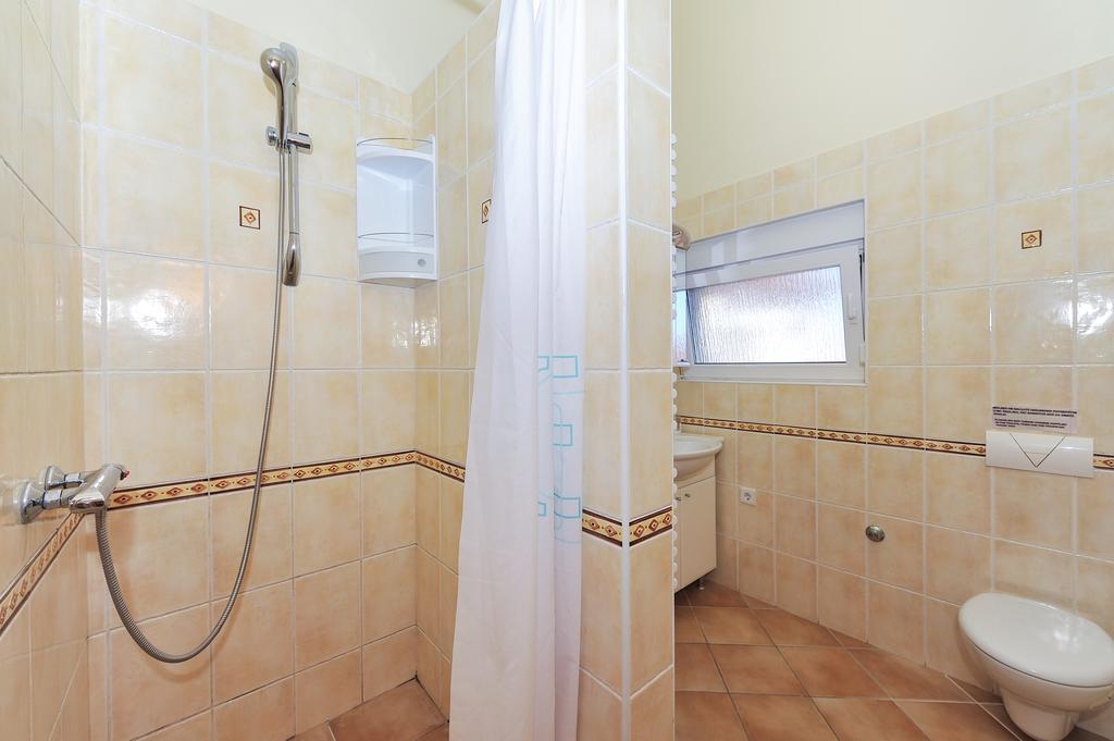 Apartments Dominique Нін Екстер'єр фото