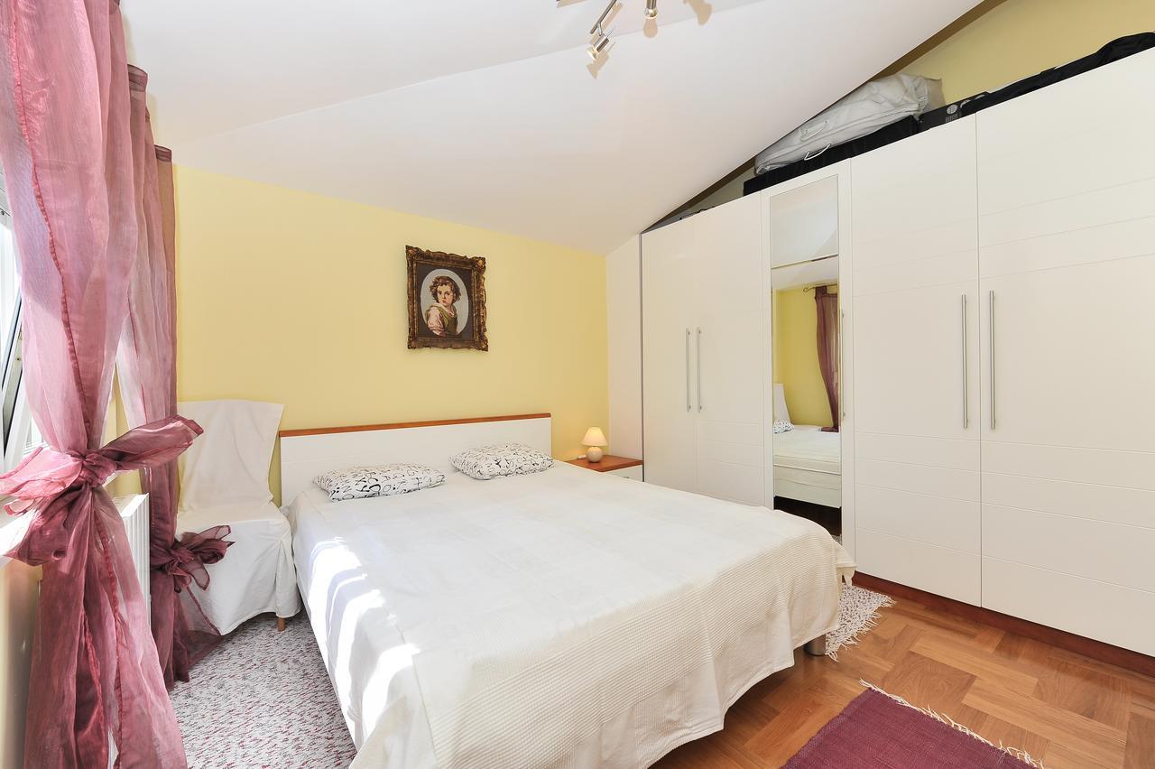 Apartments Dominique Нін Екстер'єр фото