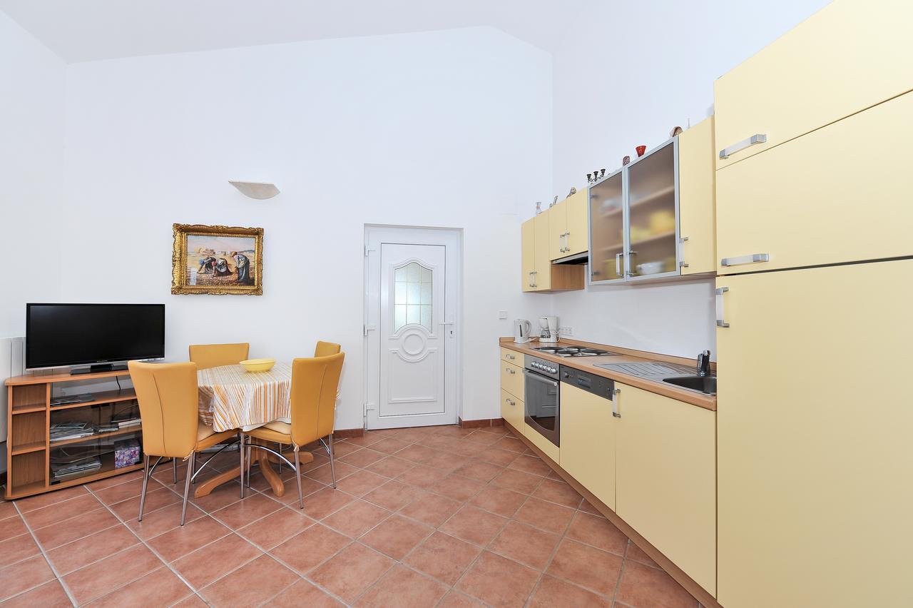 Apartments Dominique Нін Екстер'єр фото